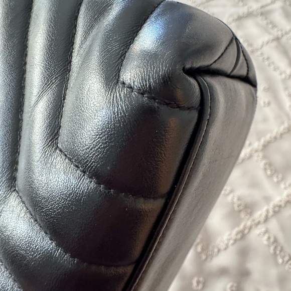 Authentic YSL Small LouLou Tote Shopper - Picture 4 of 8